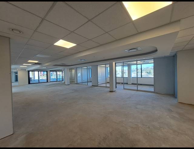 3,438M² OFFICE TO LET IN WAVERLEY